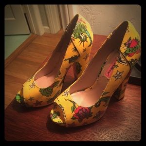 RARE Betsey Johnson Tattoo Print Peep Toe Heels